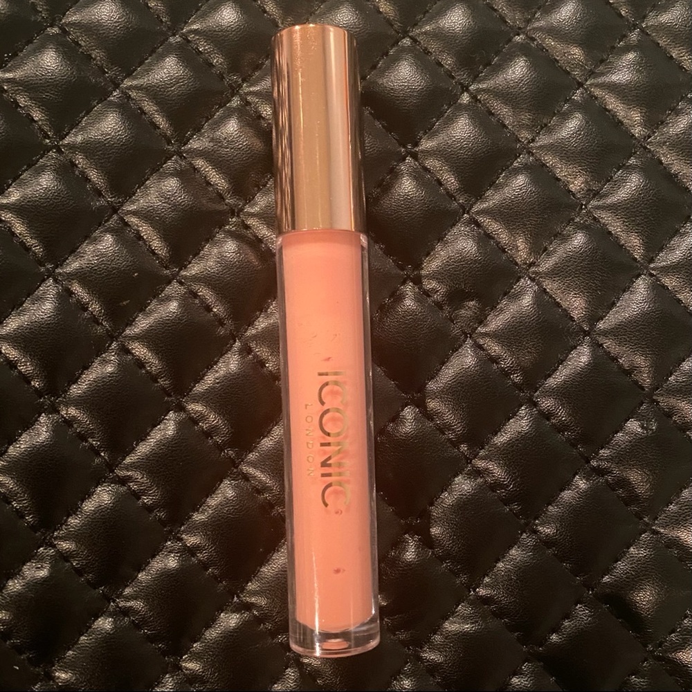 Iconic London Lip Plumping Gloss in Lovestruck
